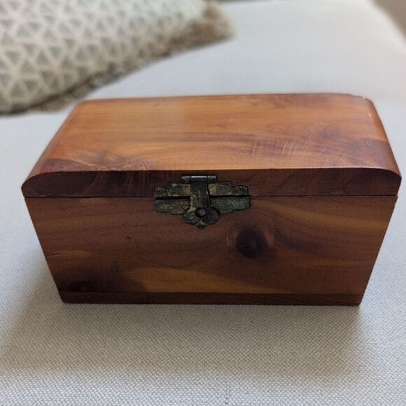 Vintage Rustic Wooden Lidded Storage Box with Metal Clasp - Picture 7 of 7